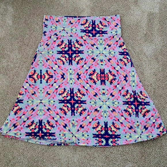 Lularoe Azure, t-shirt feel knee length skirt, XL
